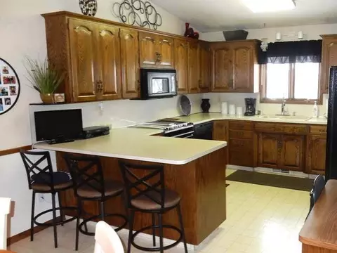 2345 Rolling Dr, Bismarck, ND 58501 photo 2