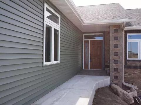 2607 Calgary Ave E, Bismarck, ND 58503 photo 2