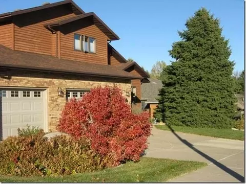 418 Juniper Dr, Bismarck, ND 58503 photo 2