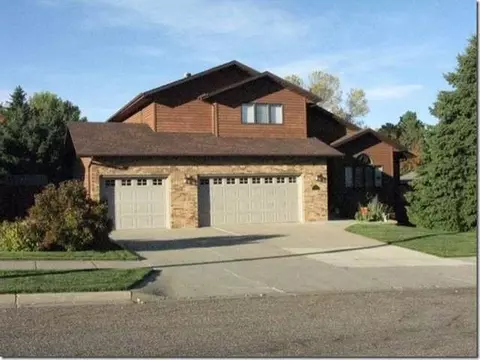 418 Juniper Dr, Bismarck, ND 58503 photo 1