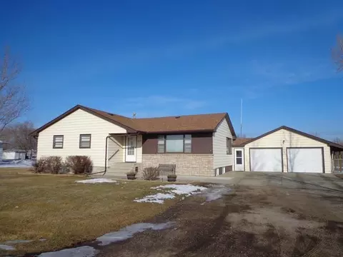 2075 38th St, Mandan, ND 58554 photo 1