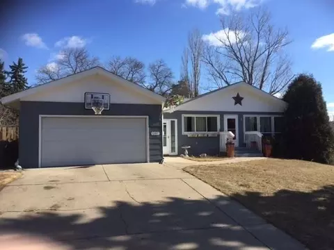 1207 E Highland Acre Rd, Bismarck, ND 58504 photo 1
