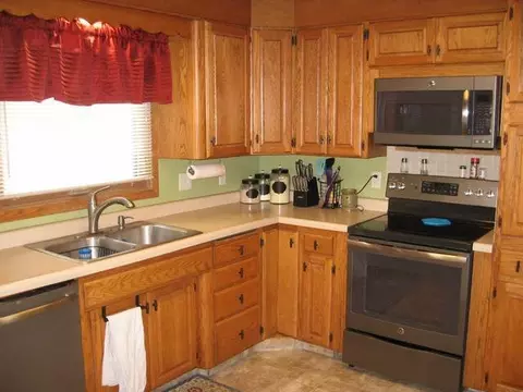 1207 E Highland Acre Rd, Bismarck, ND 58504 photo 3