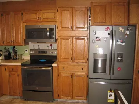 1207 E Highland Acre Rd, Bismarck, ND 58504 photo 2