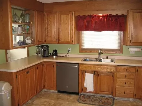 1207 E Highland Acre Rd, Bismarck, ND 58504 photo 4