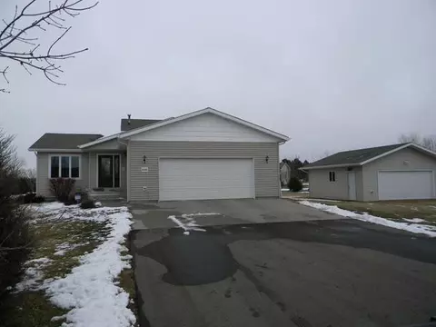 5505 Walker Dr, Bismarck, ND 58504 photo 1