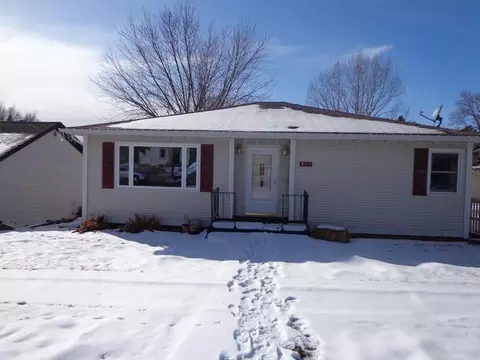 907 4 Ave NW, Mandan, ND 58554 photo 10