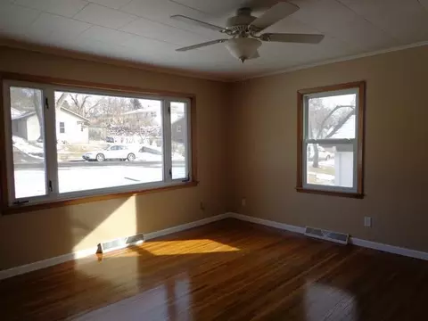 907 4 Ave NW, Mandan, ND 58554 photo 4