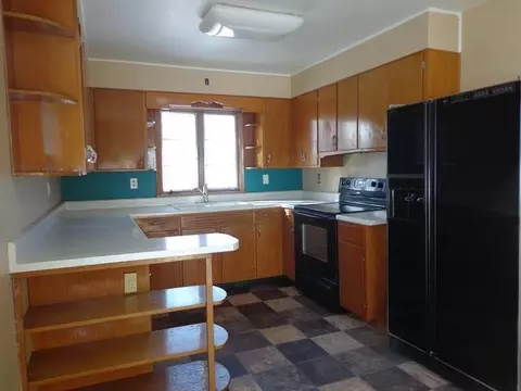 907 4 Ave NW, Mandan, ND 58554 photo 2