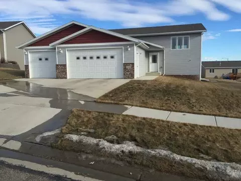 5503 Yukon Dr, Bismarck, ND 58503 photo 1