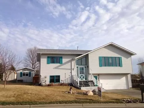 700 3rd St NW, Beulah, ND 58523 photo 1
