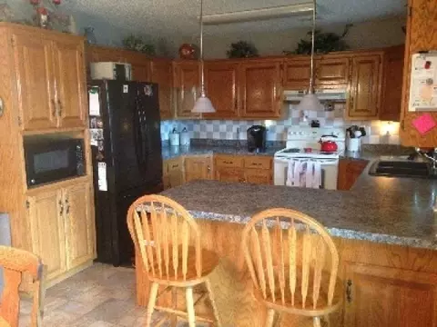 700 3rd St NW, Beulah, ND 58523 photo 2