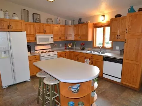 5736 Lariat Lp, Bismarck, ND 58503 photo 2