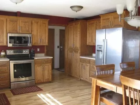 3243 Crocus Ave, Bismarck, ND 58501 photo 2