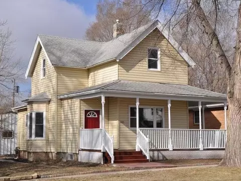305 4th Ave NE, Mandan, ND 58554 photo 1
