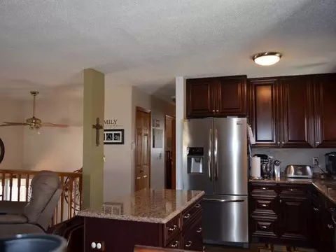 1125 Chestnut Ln, Beulah, ND 58523 photo 3