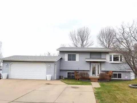 1125 Chestnut Ln, Beulah, ND 58523 photo 1