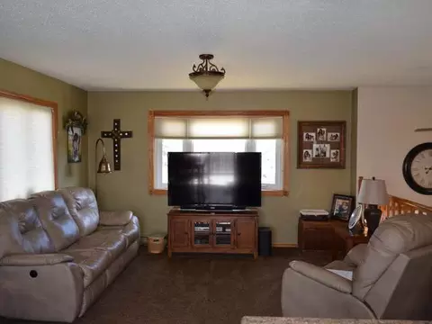 1125 Chestnut Ln, Beulah, ND 58523 photo 5