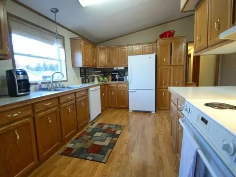 4430 Lafayette Dr, Bismarck, ND 58503 photo 2