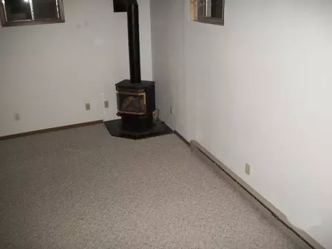 649 11th St E, Dickinson, ND 58601 photo 5