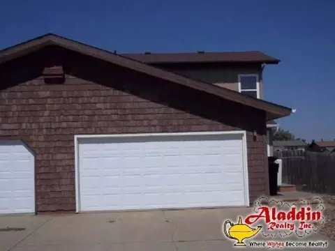 649 11th St E, Dickinson, ND 58601 photo 1