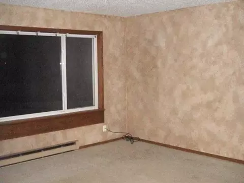 649 11th St E, Dickinson, ND 58601 photo 2