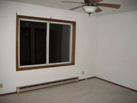 649 11th St E, Dickinson, ND 58601 photo 7