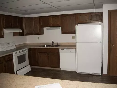 649 11th St E, Dickinson, ND 58601 photo 3