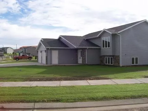 1025 Calvert Ci, Bismarck, ND 58503 photo 3