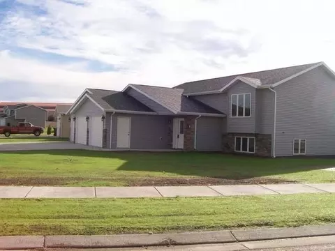 1025 Calvert Ci, Bismarck, ND 58503 photo 1
