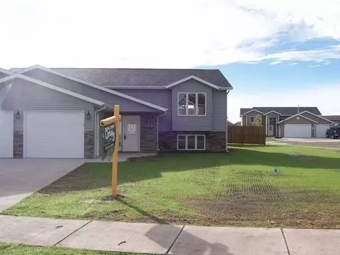 1025 Calvert Ci, Bismarck, ND 58503 photo 4