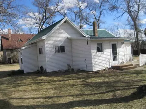 107 1st St NW, Steele, ND 58482 photo 1