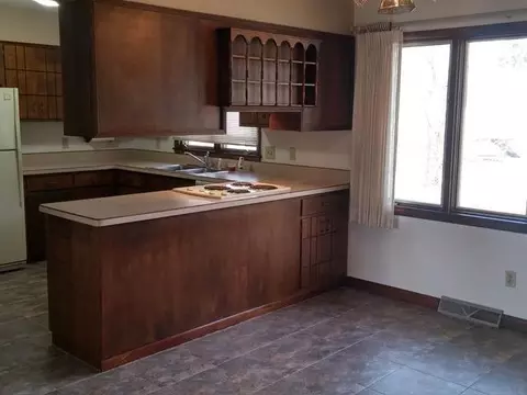 114 Interstate Ave E, Bismarck, ND 58501 photo 2