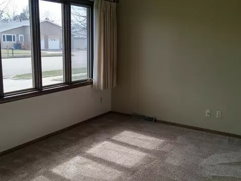114 Interstate Ave E, Bismarck, ND 58501 photo 3