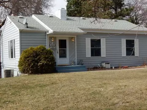 910 Crescent, Bismarck, ND 58501 photo 1