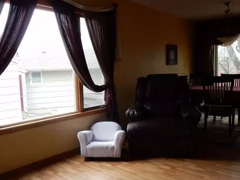 910 Crescent, Bismarck, ND 58501 photo 4