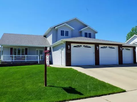 4813 Harbor Trl SE, Mandan, ND 58554 photo 1