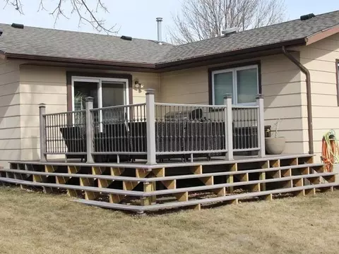 1308 Johns Dr NE, Mandan, ND 58554 photo 2