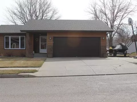 1308 Johns Dr NE, Mandan, ND 58554 photo 1