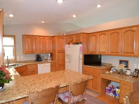 4722 Pintail Loop SE, Mandan, ND 58554 photo 2
