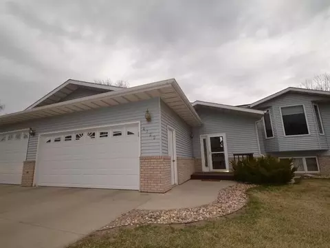 4722 Pintail Loop SE, Mandan, ND 58554 photo 1