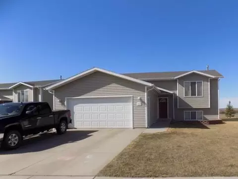 3005 Plainview Dr SE, Mandan, ND 58554 photo 1