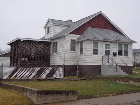 211 11 Ave NE, Mandan, ND 58554 photo 1