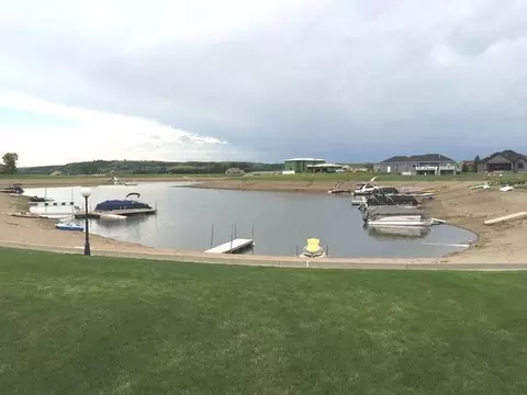 3901 Edgewater Pl SE, Mandan, ND 58554 photo 2