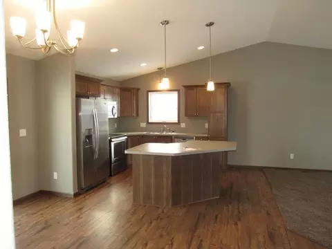 5501 Normandy Dr, Bismarck, ND 58503 photo 7