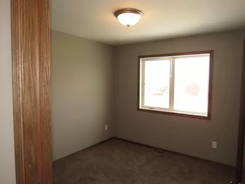 5501 Normandy Dr, Bismarck, ND 58503 photo 11