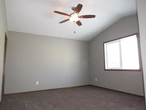 5501 Normandy Dr, Bismarck, ND 58503 photo 9