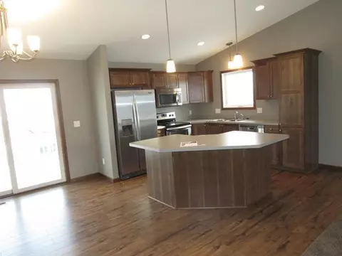 5501 Normandy Dr, Bismarck, ND 58503 photo 5