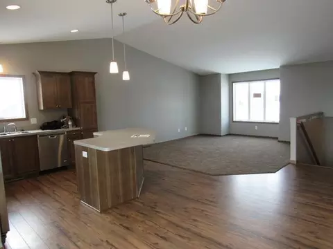5501 Normandy Dr, Bismarck, ND 58503 photo 2