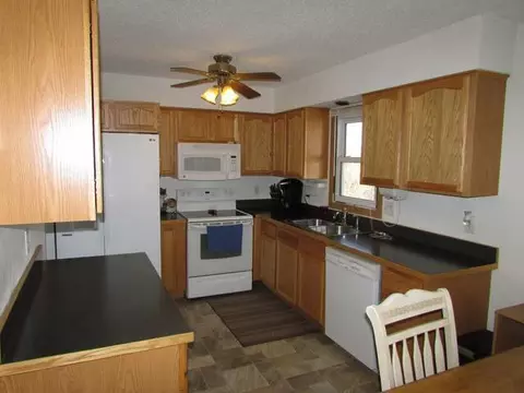 222 Crown Butte Dr, Mandan, ND 58554 photo 3